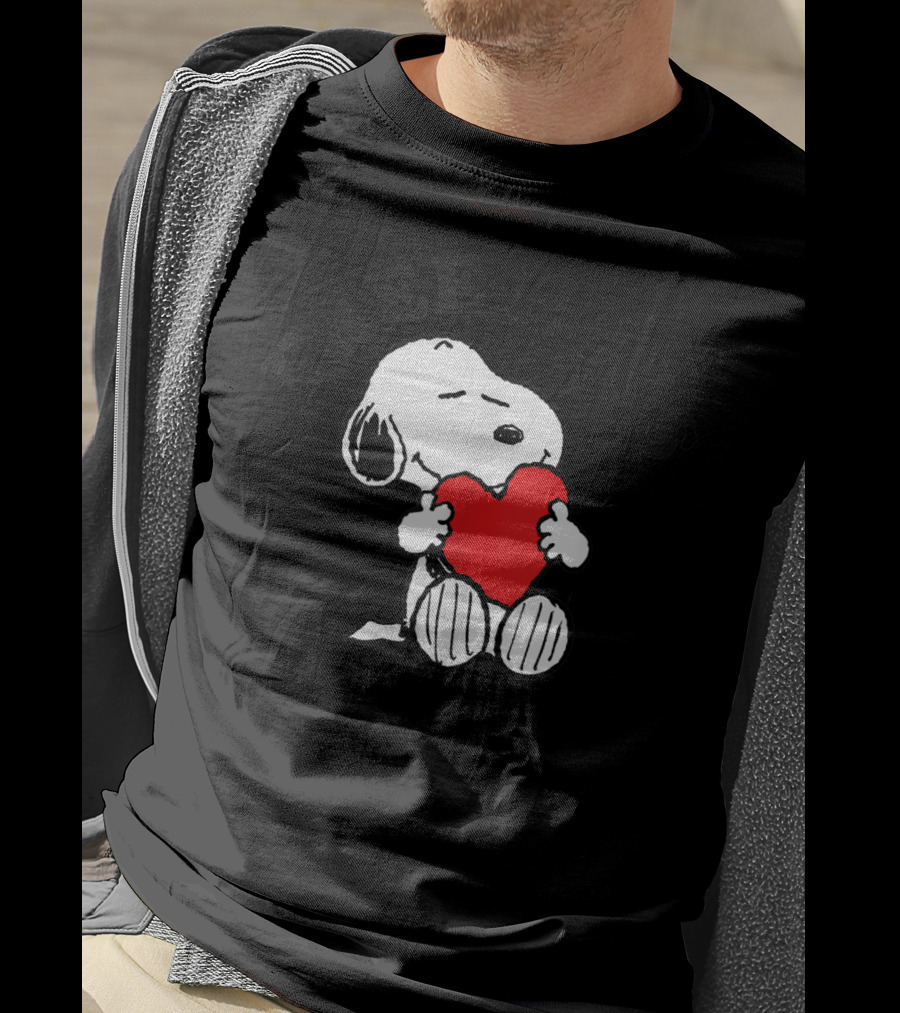 Snoopy Free Hugs Red Heart Peanuts T-Shirt