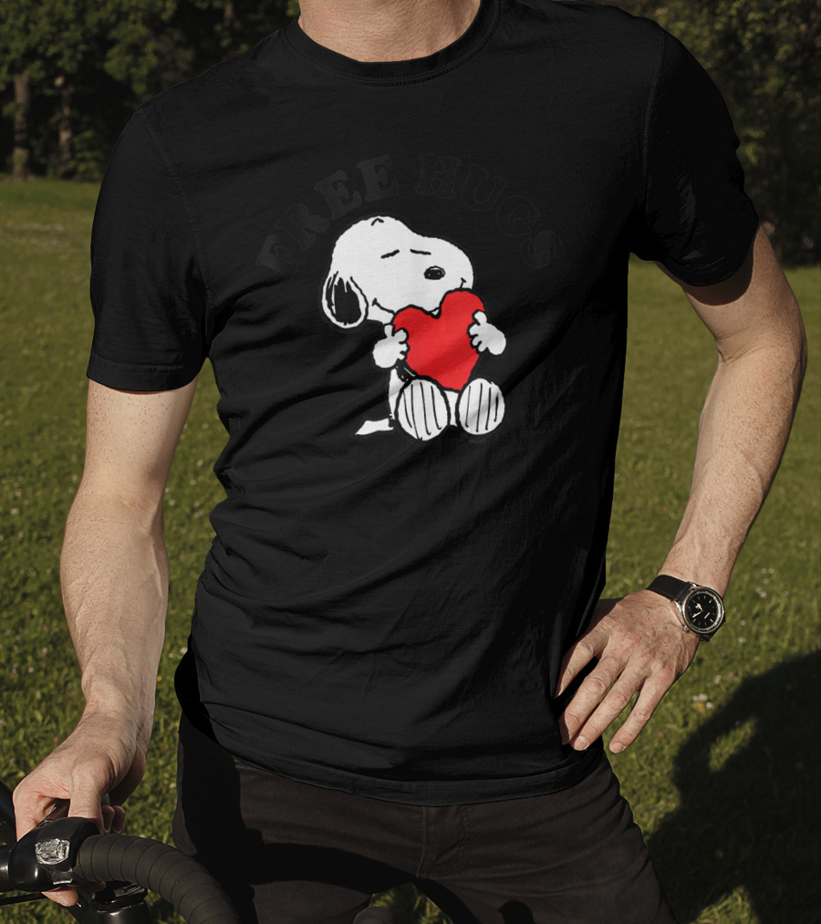 Snoopy Free Hugs Red Heart Peanuts T-Shirt