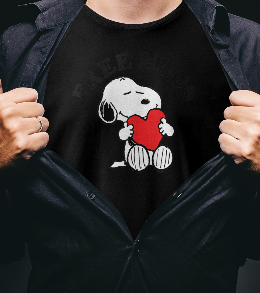 Snoopy Free Hugs Red Heart Peanuts T-Shirt