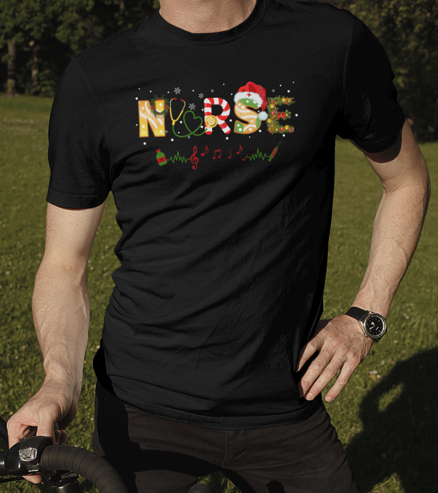 Nurse Christmas Santa Hat Stethoscope Heartbeat Music Syringe Snowflakes T-Shirt