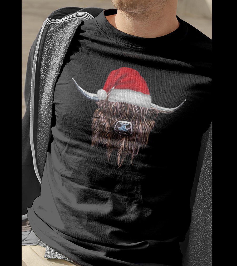 Scottish Highland Cow Wearing Santa Hat T-Shirt