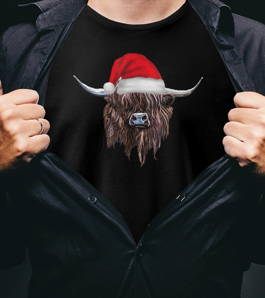 Scottish Highland Cow Wearing Santa Hat T-Shirt