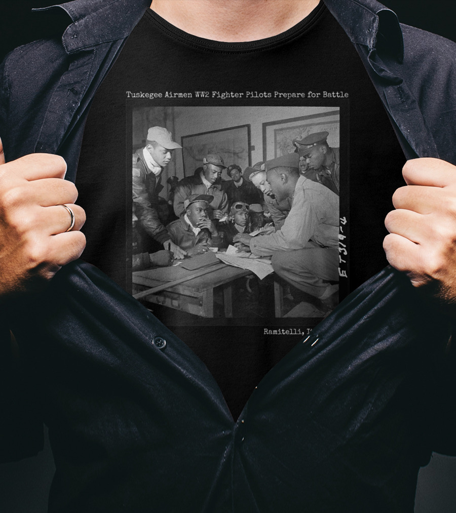 Tuskegee Airmen WWII Fighter Pilots Prepare For Battle Ramitelli Italy 1945 T-Shirt