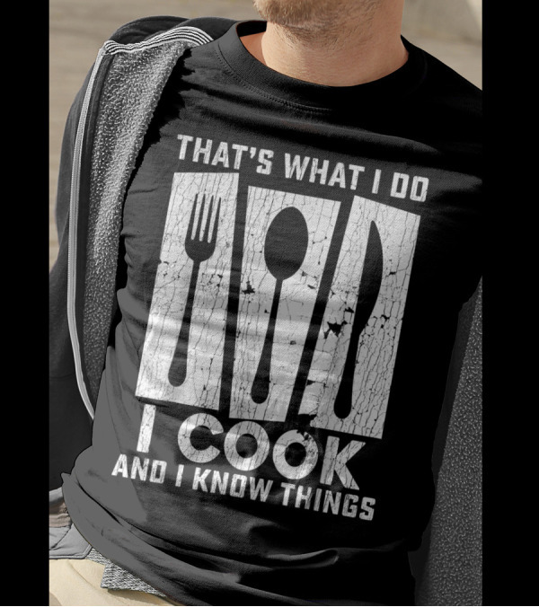 THAT'S WHAT I DO I COOK AND I KNOW THINGS FORK SPOON KNIFE T-Shirt