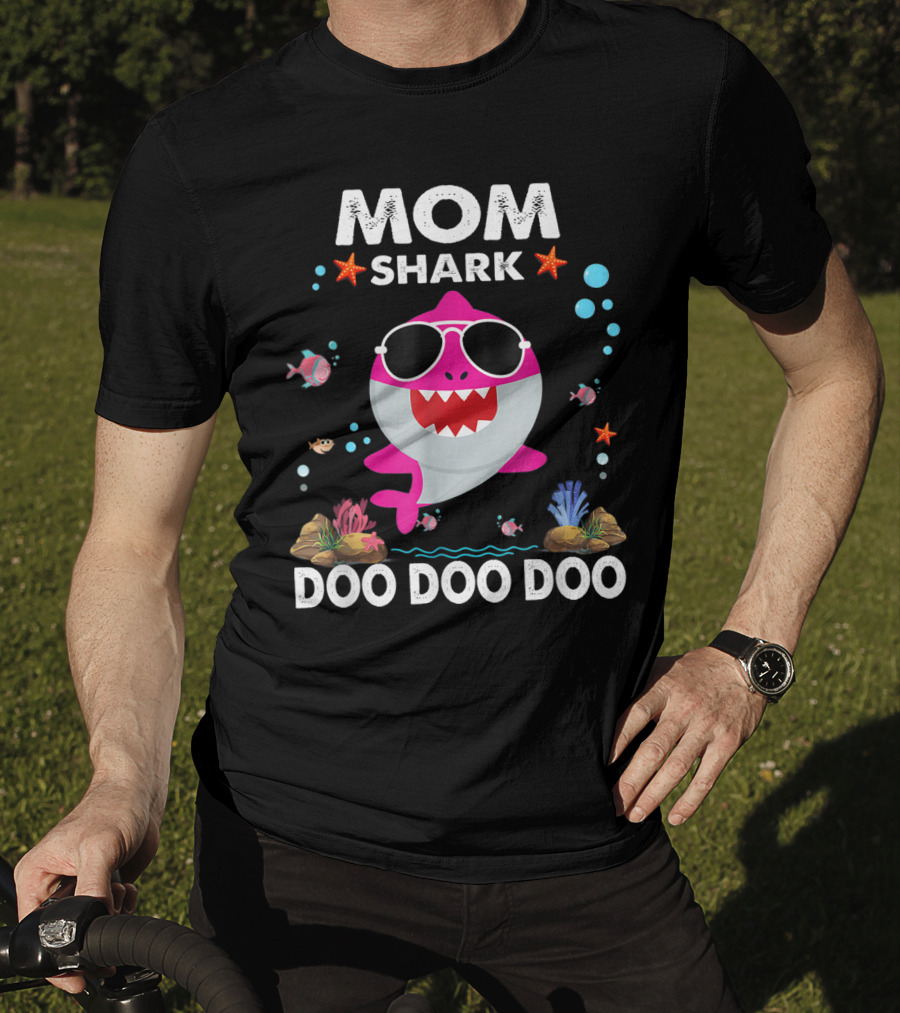 MOM SHARK DOO DOO DOO With Sunglasses And Starfish T-Shirt