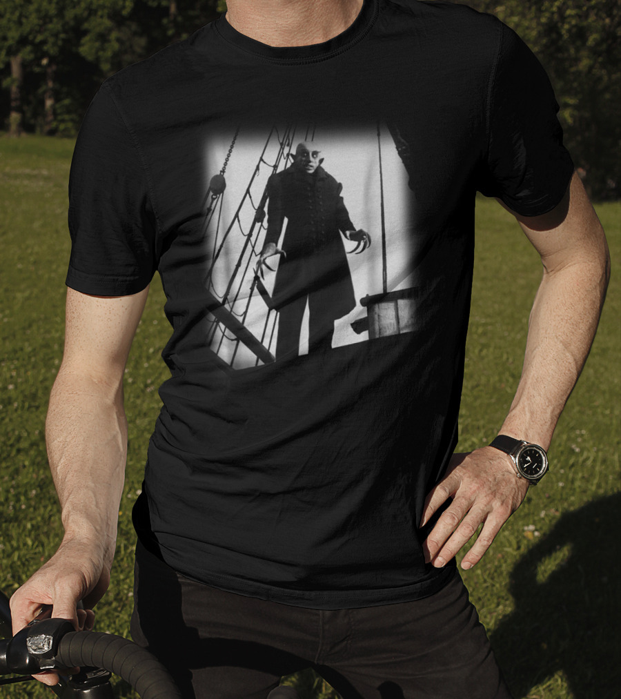 Nosferatu Vampire Classic Horror Black Dracula Iconic Ship Scene T-Shirt