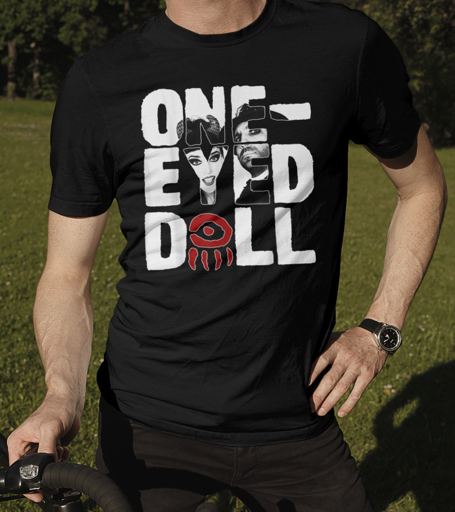OneEyed Doll Band Selfie Eye Classicfit T-Shirt