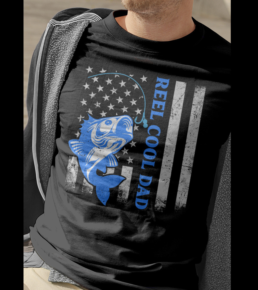 Reel Cool Dad Fishing Bass American Flag Stars Stripes Father's Day T-Shirt