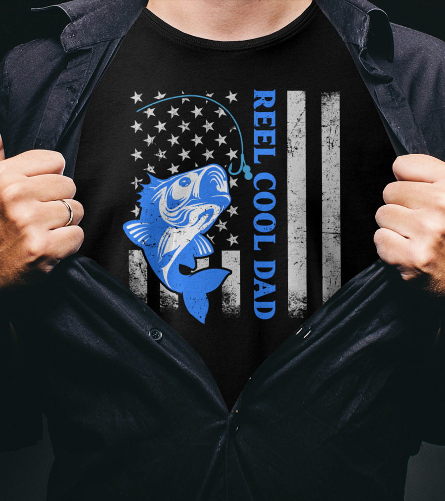 Reel Cool Dad Fishing Bass American Flag Stars Stripes Father's Day T-Shirt