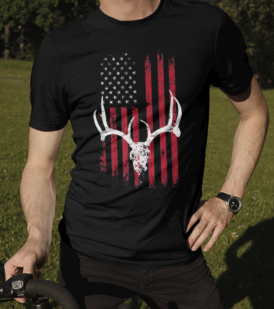 Vintage Deer USA Flag Animals Lover Antlers Rustic Patriotic T-Shirt