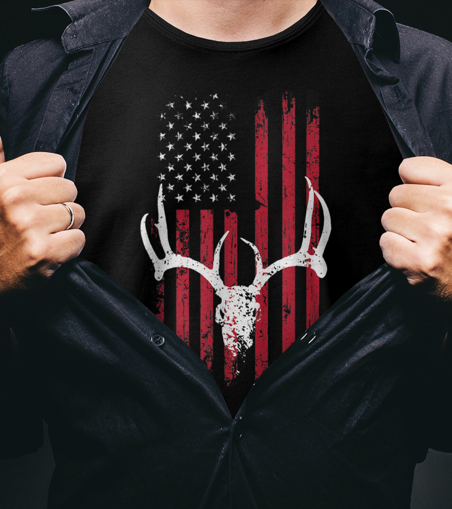 Vintage Deer USA Flag Animals Lover Antlers Rustic Patriotic T-Shirt