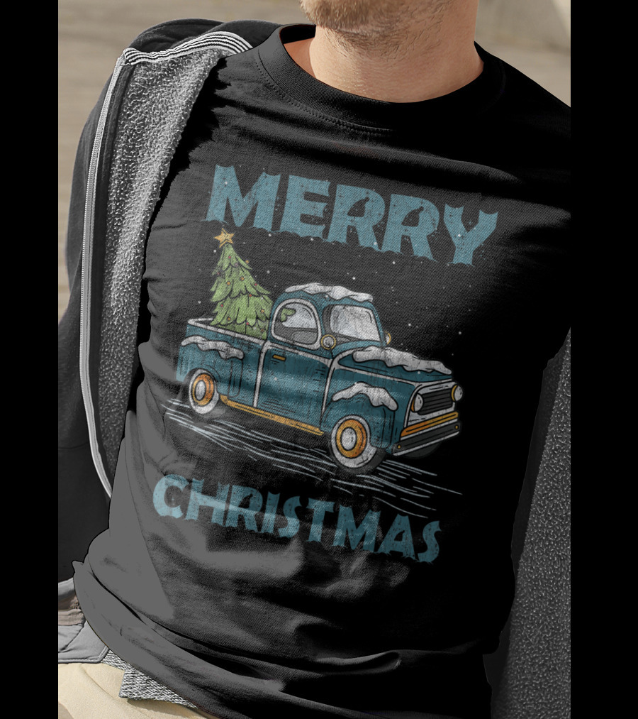 Merry Christmas Vintage Truck With Christmas Tree Classic Car T-Shirt