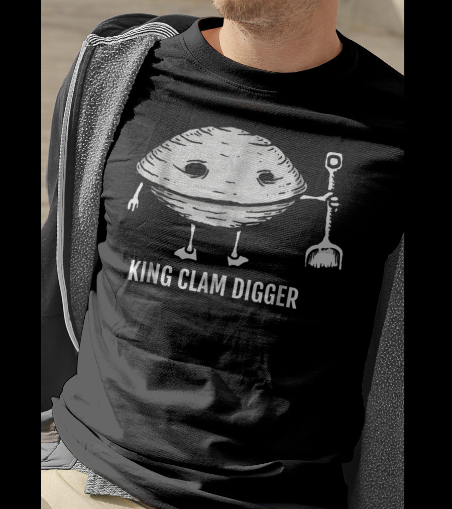 King Clam Digger With Smiling Clam Holding Shovel T-Shirt