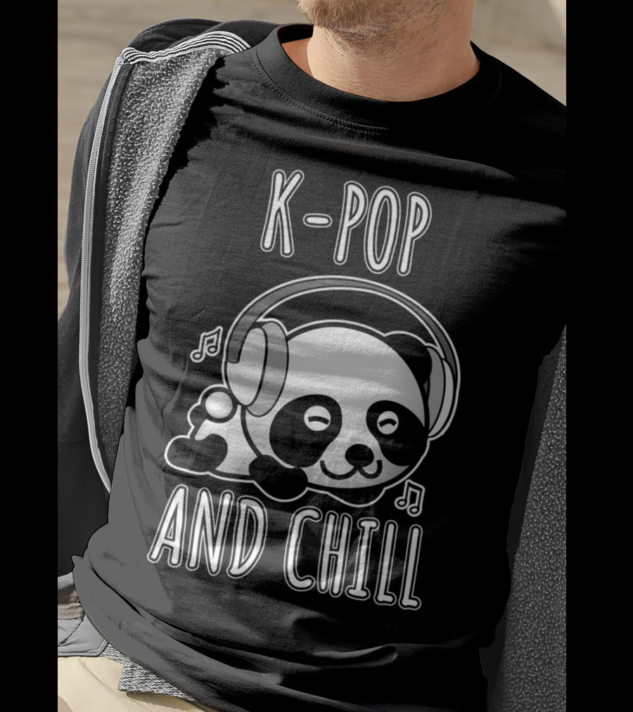K-Pop And Chill Panda Listening To Music T-Shirt