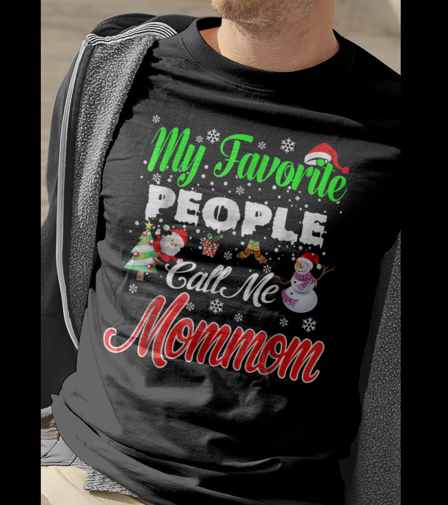 My Favorite People Call Me Mommom Christmas Snowflakes Santa Hat Tree Snowman T-Shirt