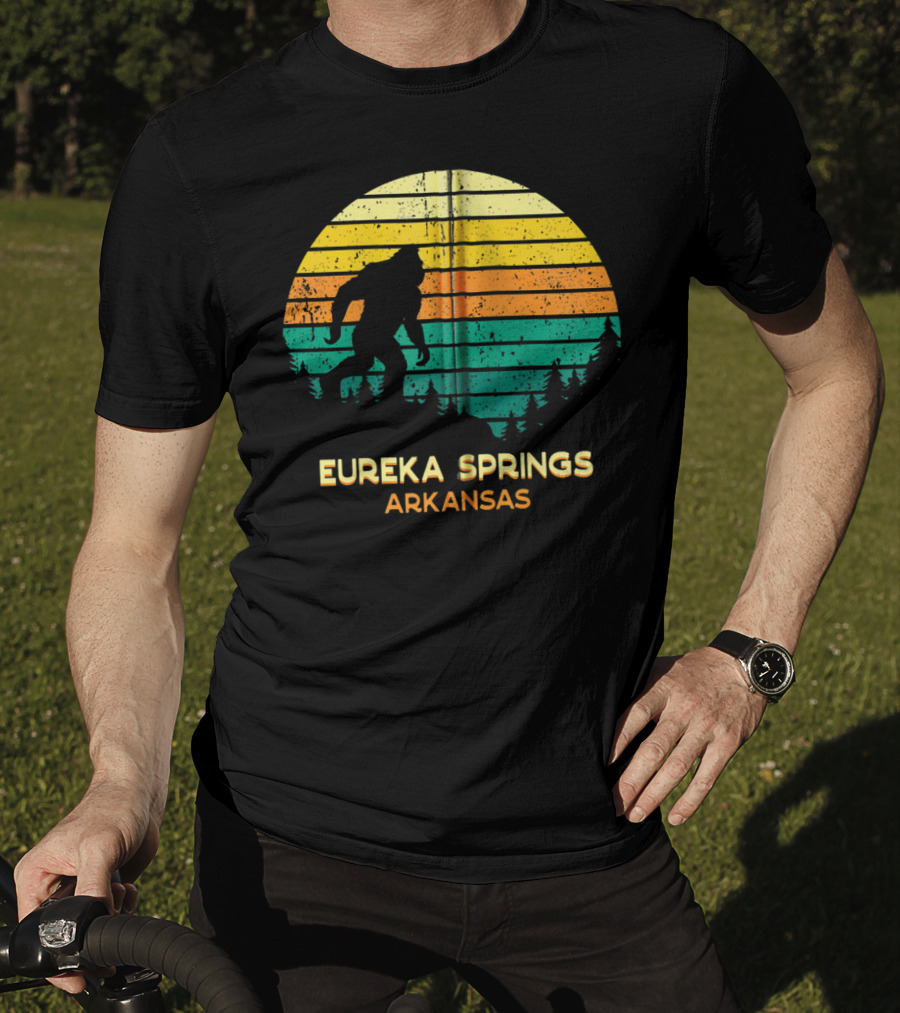 Eureka Springs Arkansas Retro Bigfoot Silhouette Sunset T-Shirt