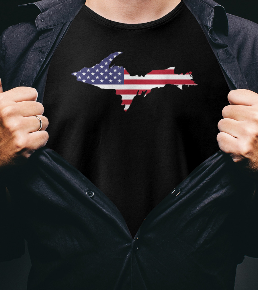 Upper Peninsula Michigan USA Map With American Flag T-Shirt