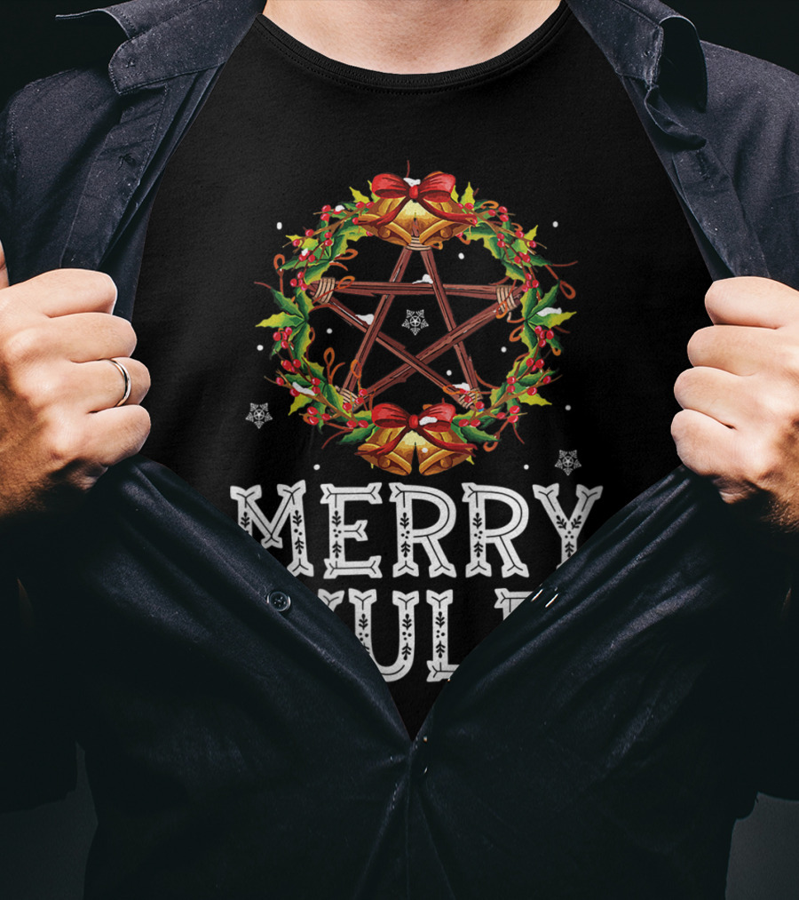 Merry Yule Holly Wreath With Pentagram And Bells T-Shirt