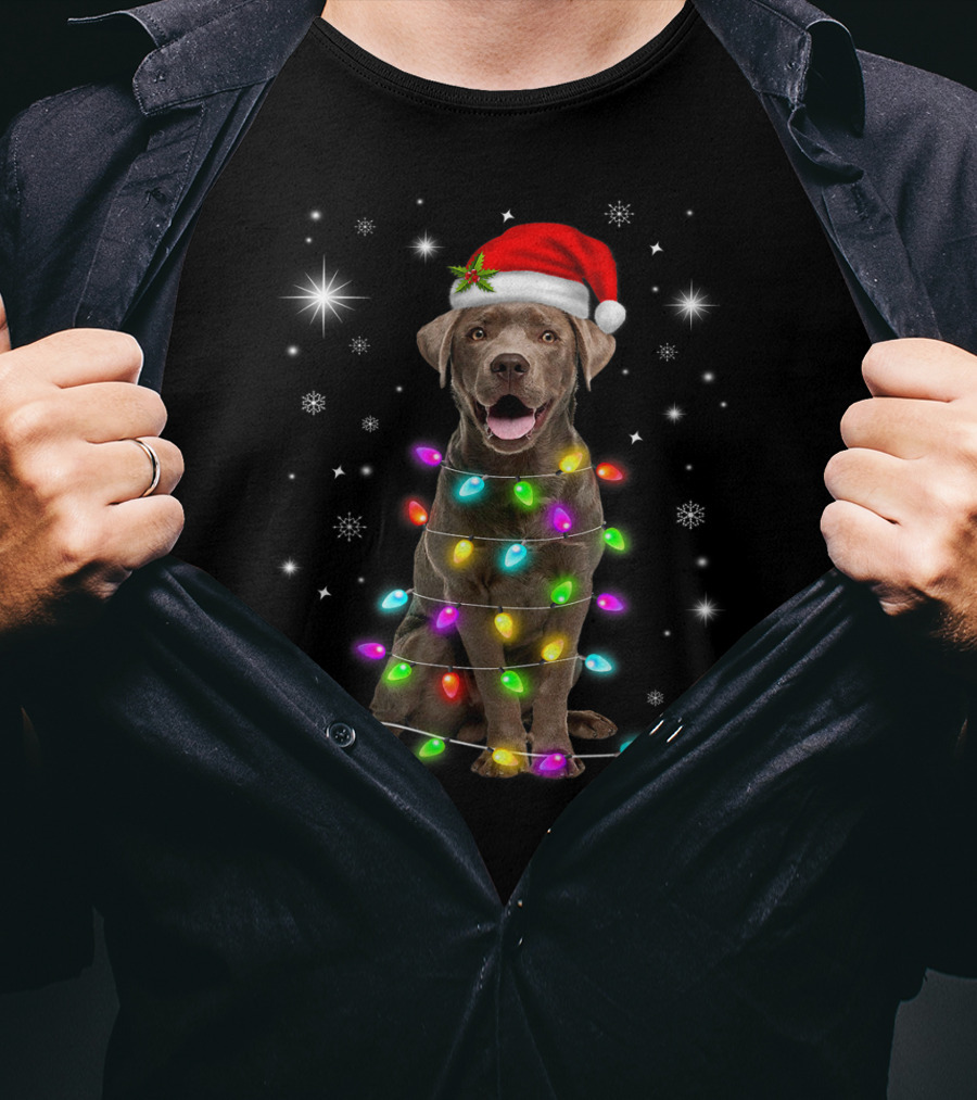 Chocolate Labrador Santa Hat Christmas Lights Snowflakes T-Shirt