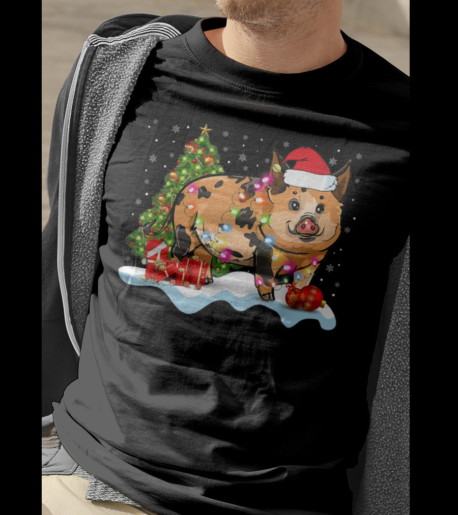 Kunekune Pig Santa Hat Christmas Tree Lights Snowflakes T-Shirt