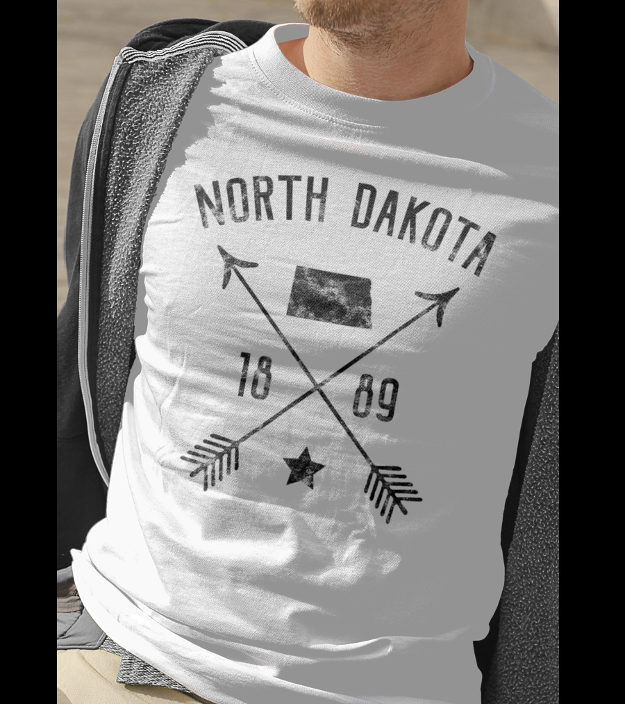 North Dakota 1869 Vintage Distressed Arrows And Star T-Shirt