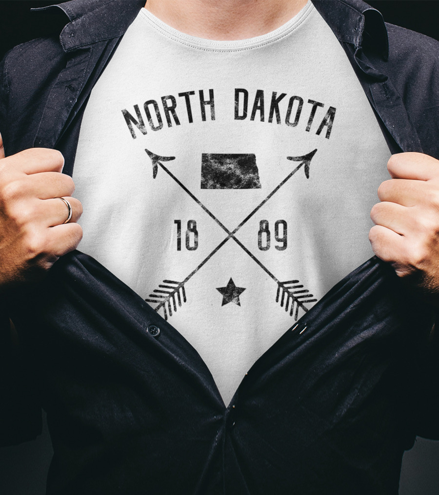 North Dakota 1869 Vintage Distressed Arrows And Star T-Shirt