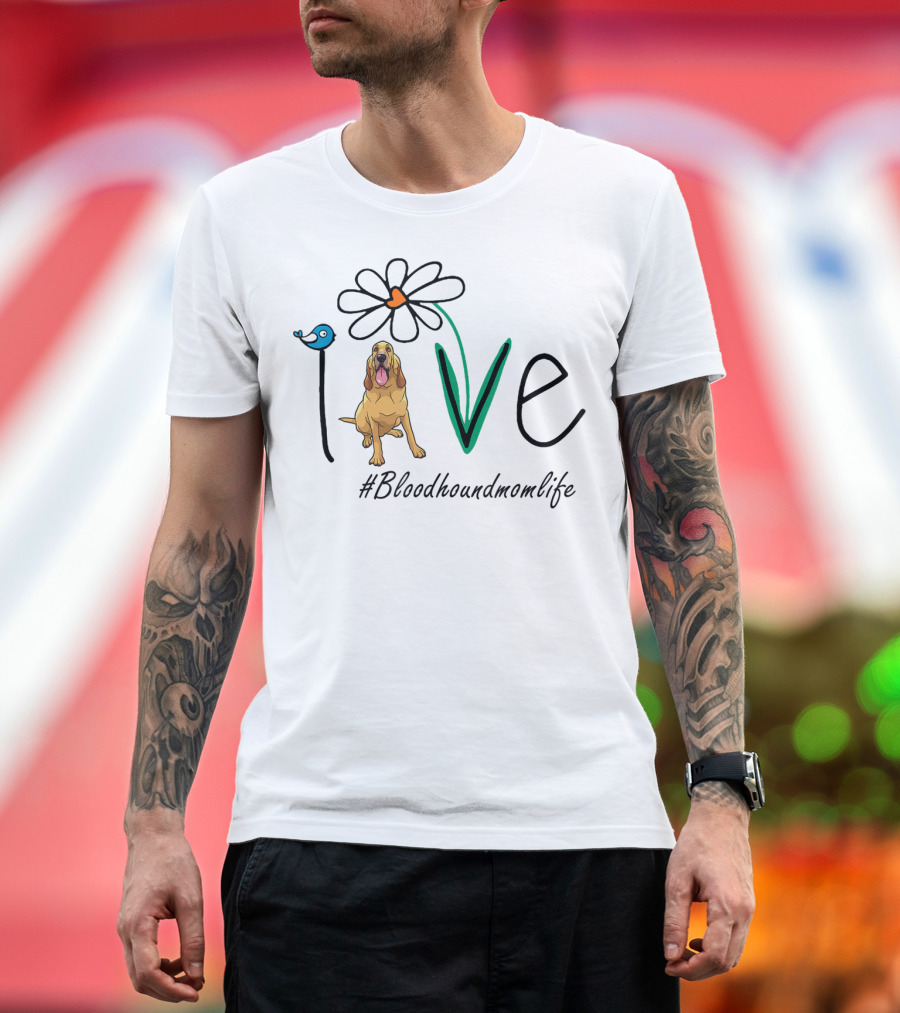 Love Bloodhound Mom Life Daisy T-Shirt