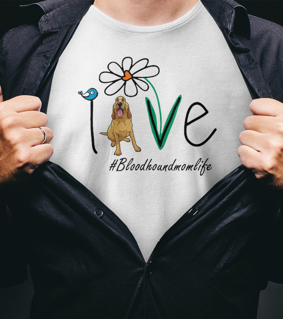 Love Bloodhound Mom Life Daisy T-Shirt