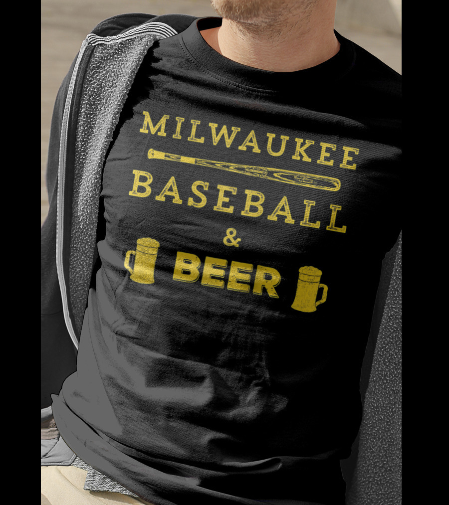 Milwaukee Baseball Bat And Beer Mugs Fan T-Shirt