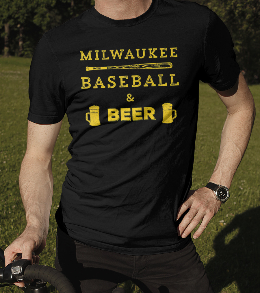 Milwaukee Baseball Bat And Beer Mugs Fan T-Shirt