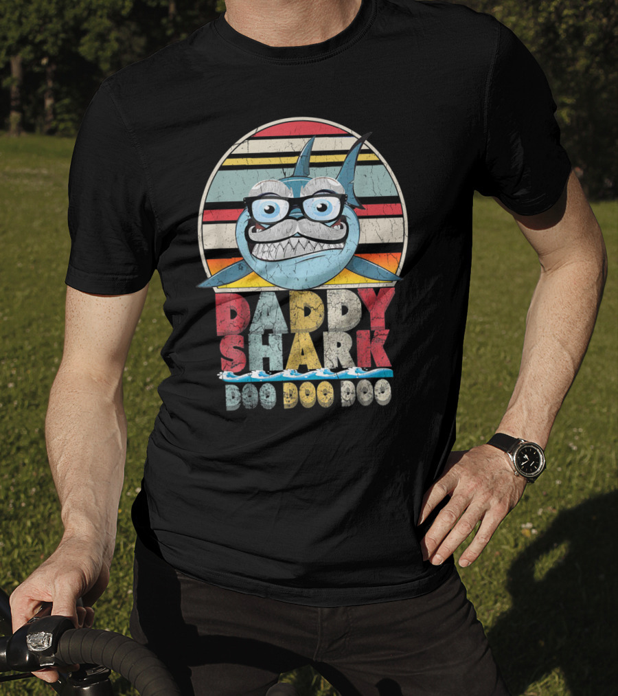 DADDY SHARK DOO DOO DOO Vintage Cute Shark With Glasses T-Shirt