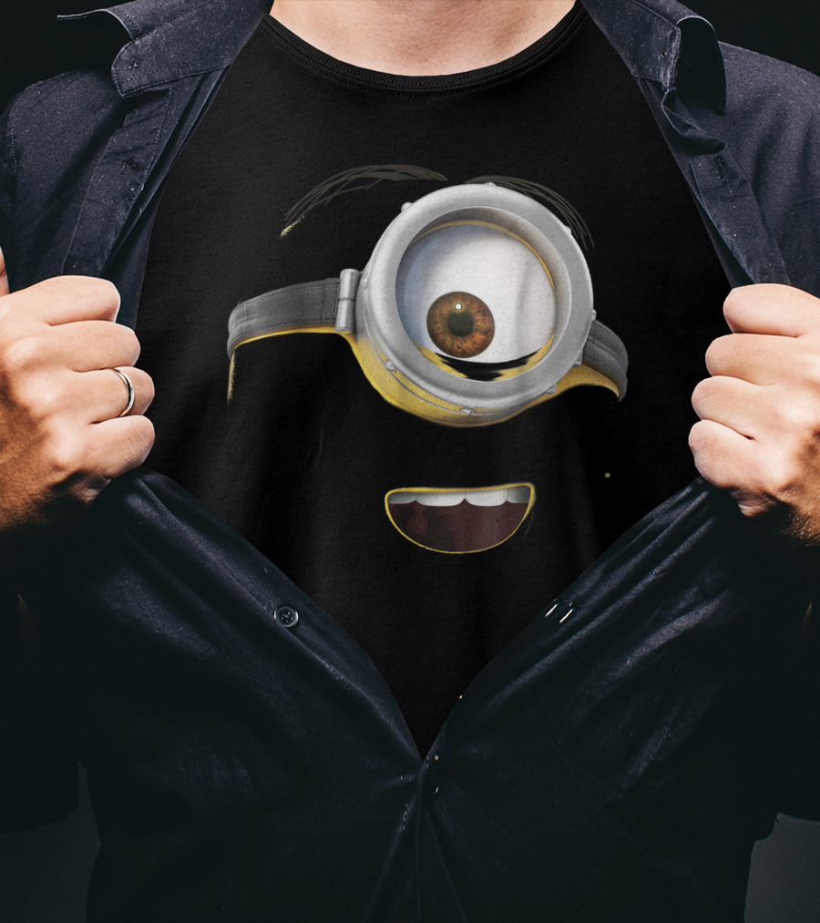 Despicable Me Minions Stuart Face Close-Up One-Eyed Goggle Smile T-Shirt