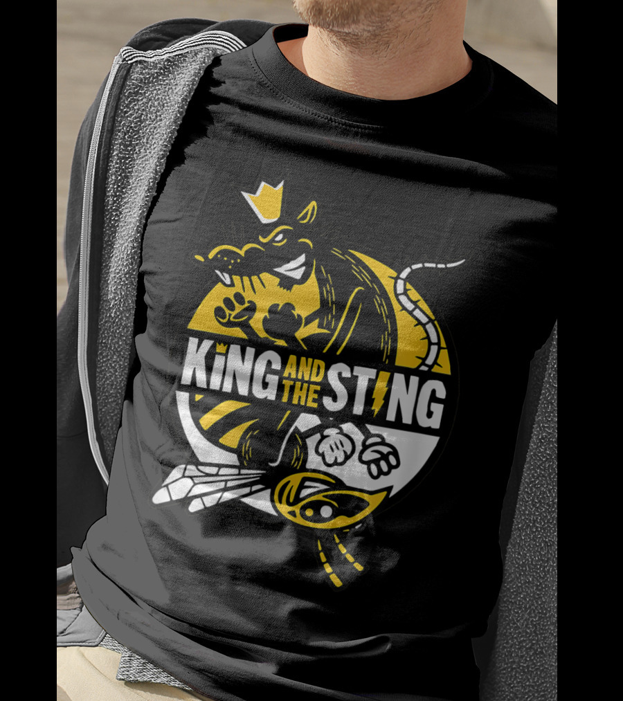 KING AND THE STING Crowned Rat And Bee Emblem T-Shirt
