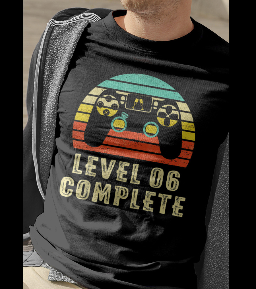 Level 06 Complete Vintage Gamer Controller Celebrate 6th Wed T-Shirt