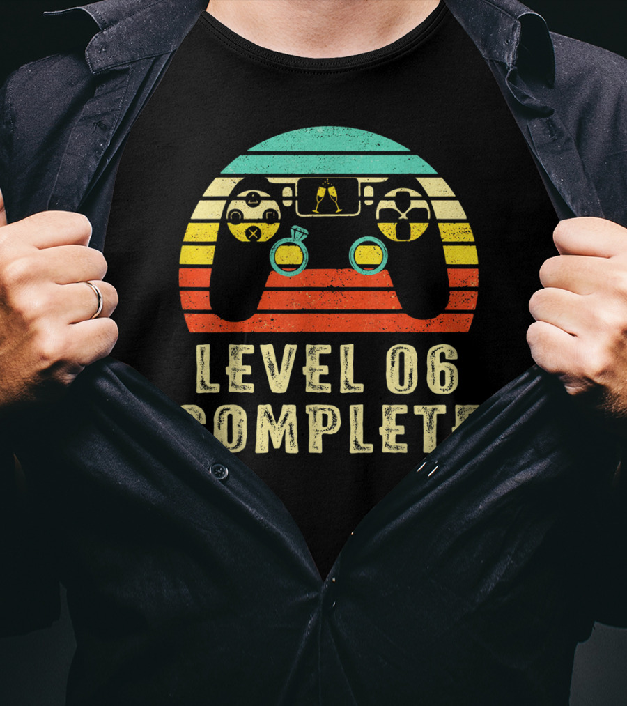 Level 06 Complete Vintage Gamer Controller Celebrate 6th Wed T-Shirt