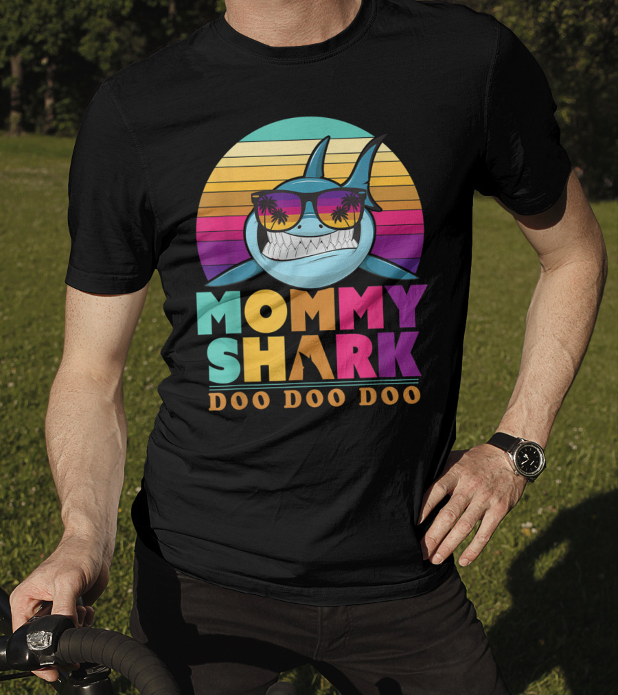 Mommy Shark Doo Doo Doo Retro Sunset With Sunglasses T-Shirt