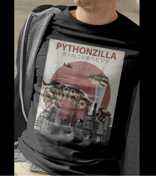 Pythonzilla Ball Python Funny Snake Skyline Helicopter Japanese Text T-Shirt