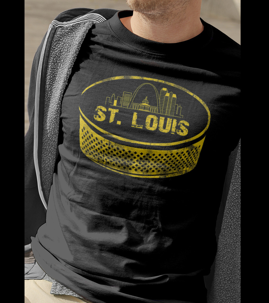 St Louis Missouri Cityscape Hockey Puck Retro T-Shirt