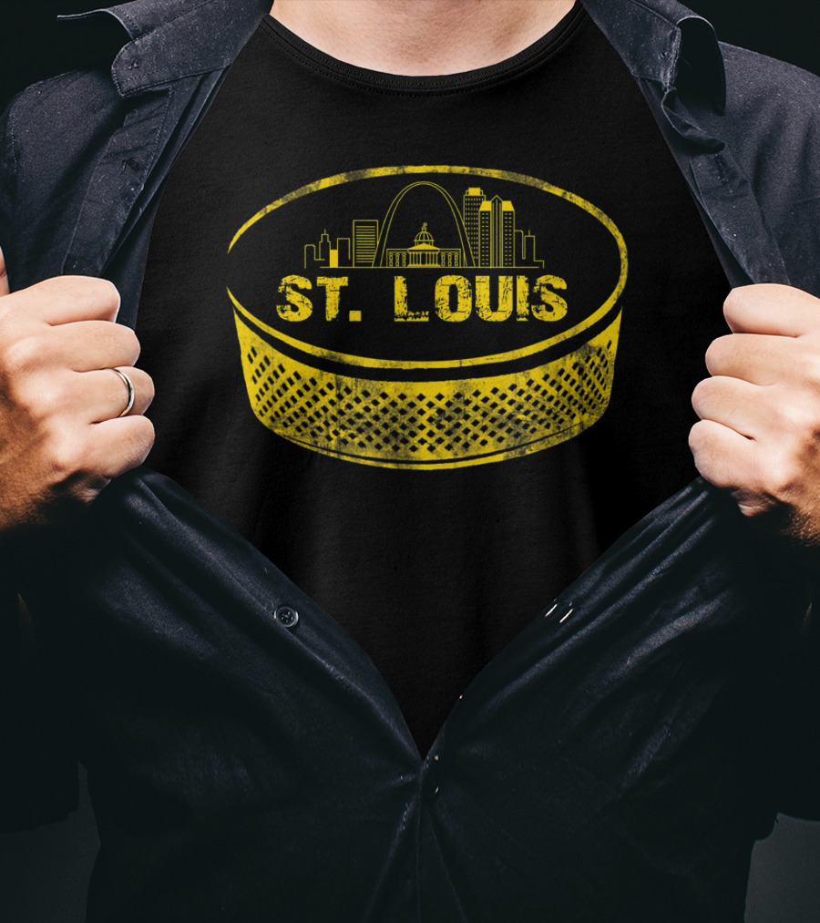 St Louis Missouri Cityscape Hockey Puck Retro T-Shirt