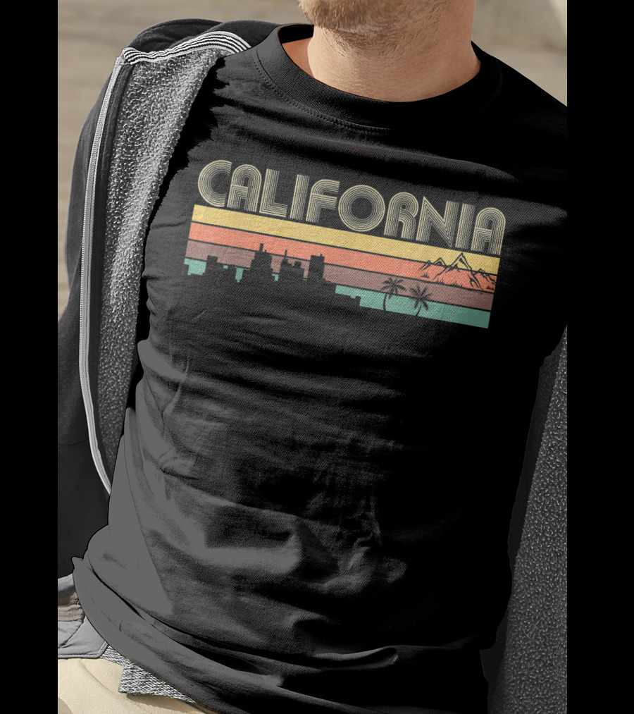 Retro Vintage California Mountains And Skyline With Palm Trees T-Shirt