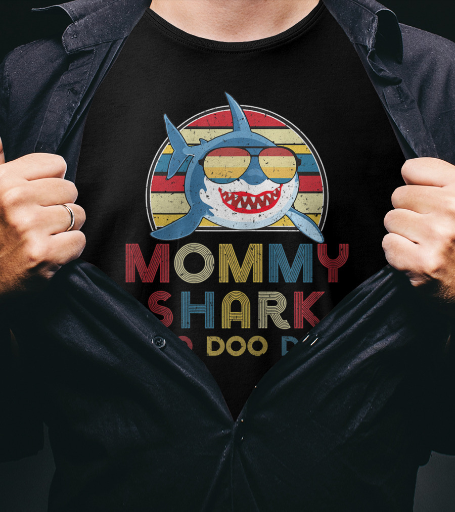 Mommy Shark Doo Doo Doo Retro T-Shirt