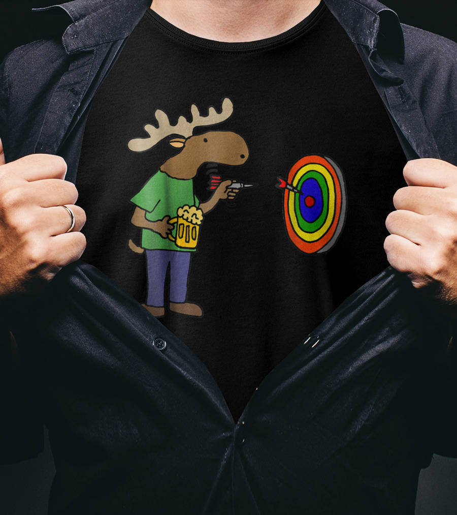 SmileteesHob Funny Moose With Beer Throwing Darts At Colorful Target T-Shirt