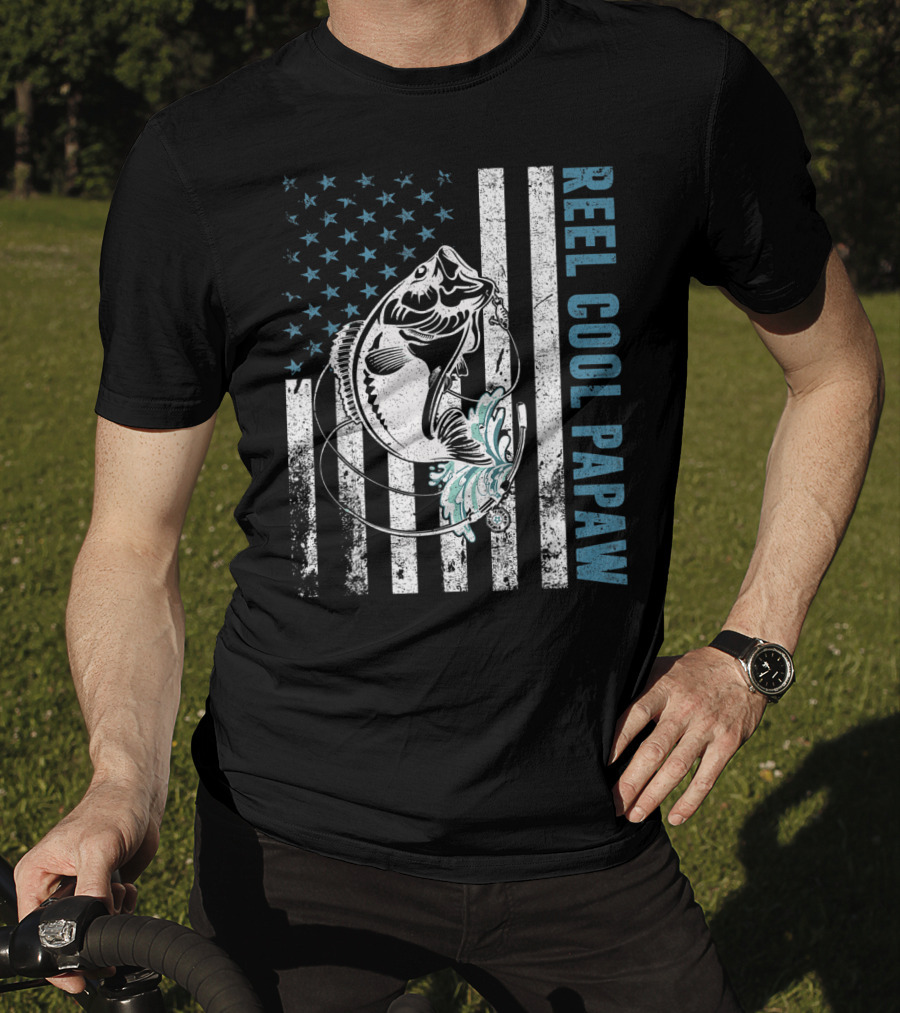 Reel Cool Papaw American Fishing Lovers Patriotic Vintage Bass T-Shirt