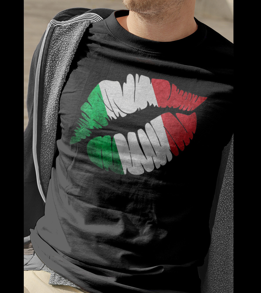 Italy Flag Distressed Patriotic Kiss T-Shirt