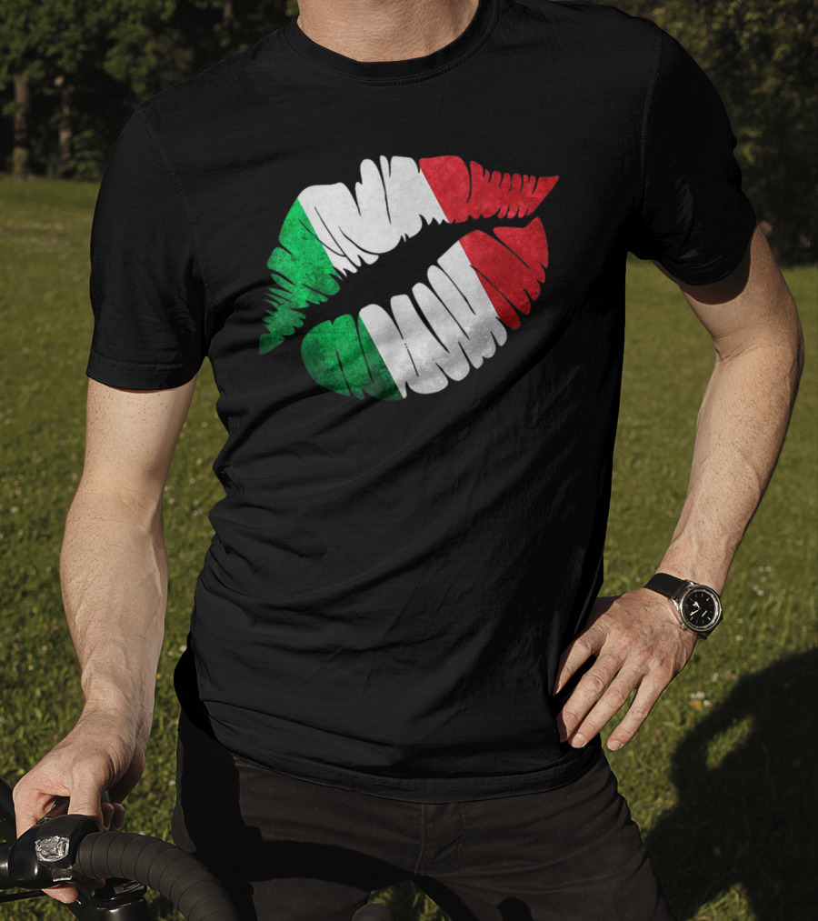 Italy Flag Distressed Patriotic Kiss T-Shirt