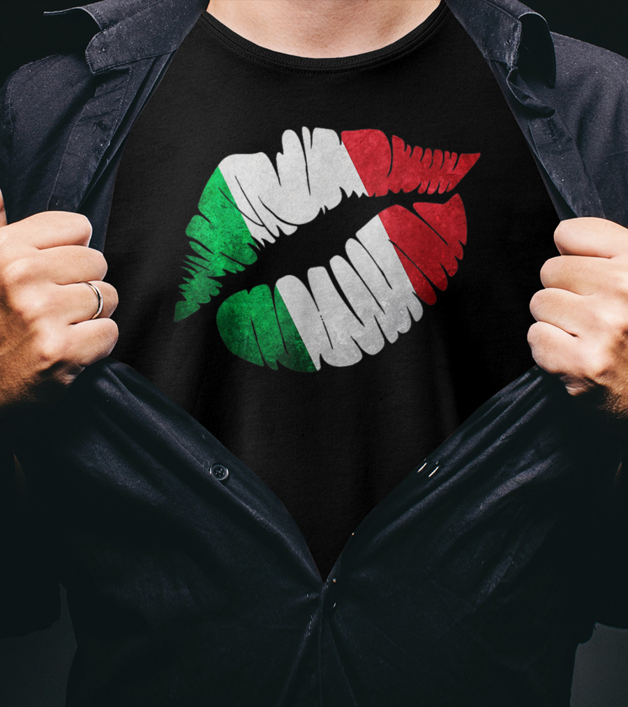 Italy Flag Distressed Patriotic Kiss T-Shirt