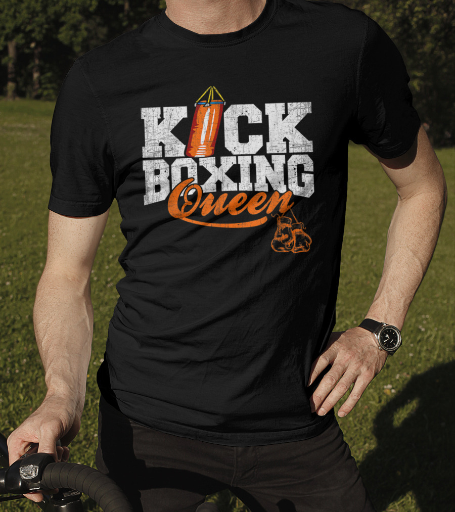Kickboxing Queen Punching Bag And Boxing Gloves T-Shirt