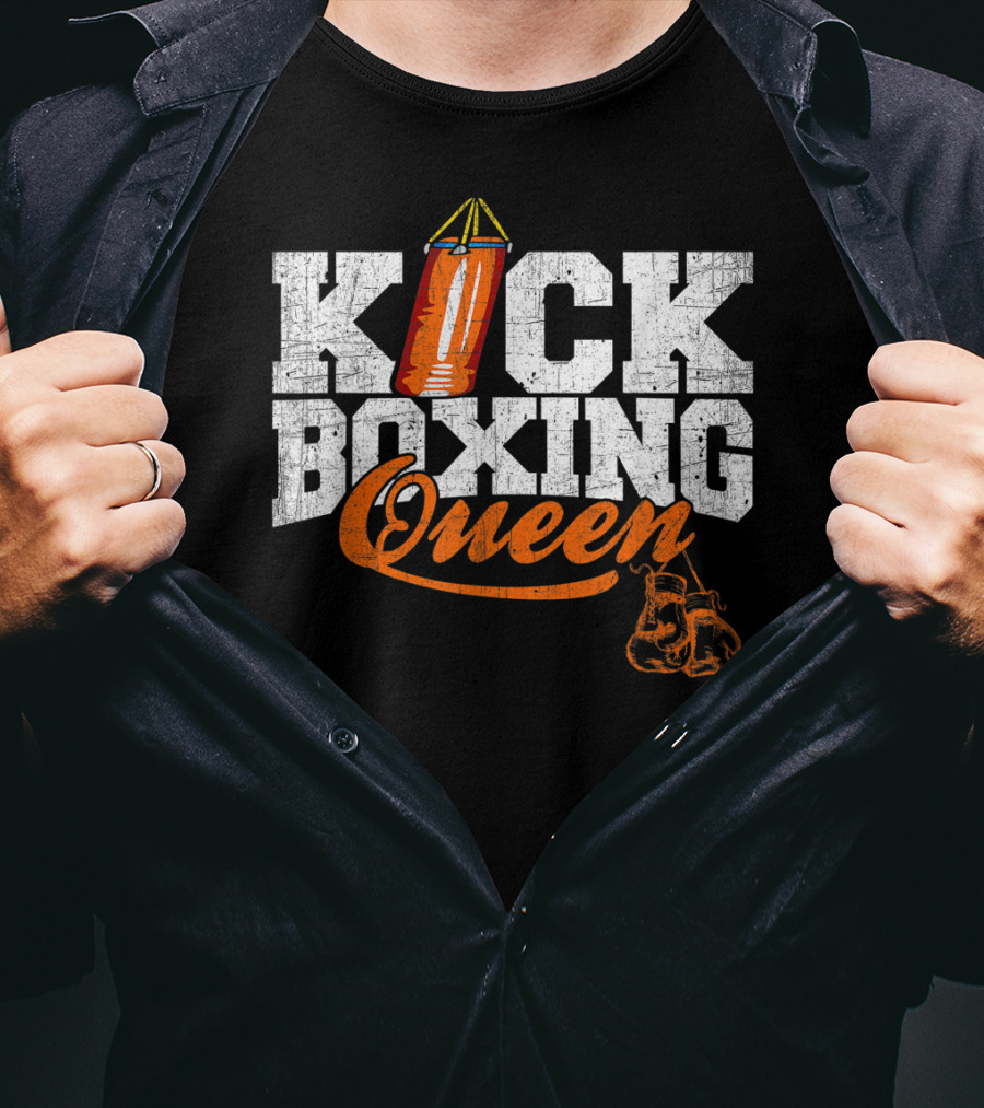Kickboxing Queen Punching Bag And Boxing Gloves T-Shirt
