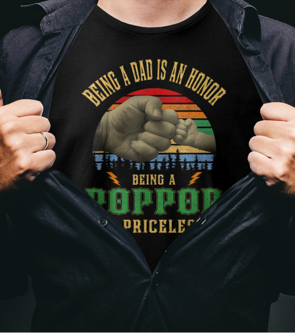 Being A Dad Is An Honor Being A Poppop Is Priceless Fist Bump Vintage Sunset T-Shirt