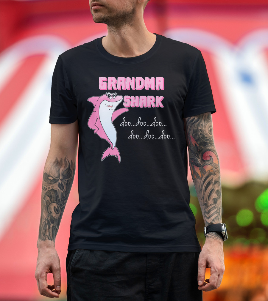 Grandma Shark Pink Doo Doo Doo Funny Family Cartoon T-Shirt